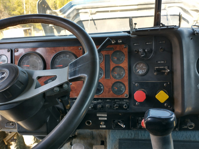 1993 International Dump Truck in Heavy Trucks in Penticton - Image 4