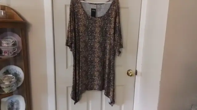 Woman's Dark Brown Pants Size 28 Petite (4X)  Zipper & Pockets in Women's - Bottoms in City of Toronto - Image 8