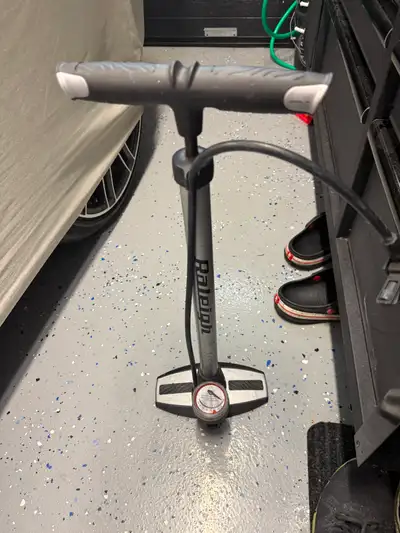 POMPE MANUEL POUR VÉLO OU BALLON – MARQUE RALEIGH, View more