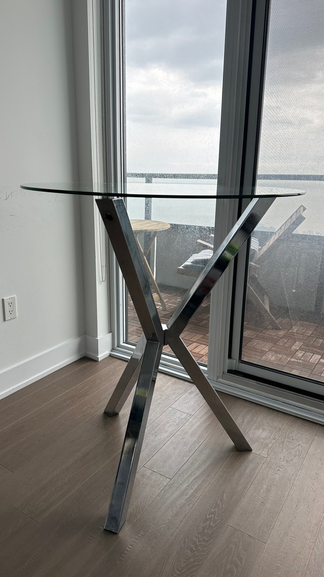 High top glass table in Dining Tables & Sets in Mississauga / Peel Region - Image 3