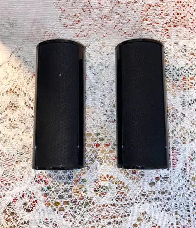 Attractive, High Quality Compact KEF Satellite Speakers Each speaker consists of a beautifully sculp...
