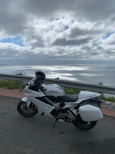 Vfr 800 2015 moteur V-teck 36000km traction contrôle poignée chauffante valise Honda clip en go pris...