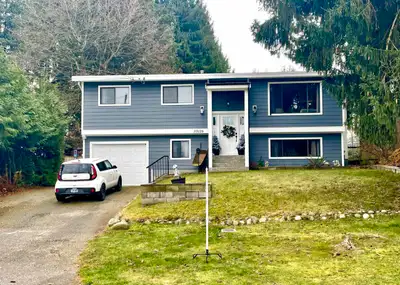 Beautiful place, central, near everything, schools, bus route, lots of parking. Includes: Internet,...