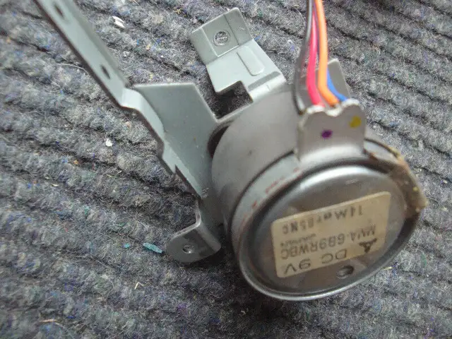 petits moteurs électriques 2$ in Other Business & Industrial in Longueuil / South Shore - Image 6