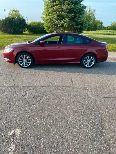 2015 Chrysler 200 S 126900km 3.6 V6 very good shape runs and dries like a new one car has a rebuilt...
