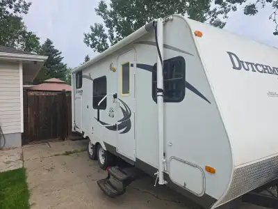 2010 Dutchmen Sport 24 ft bumper to hitch. Hitch pull. Everything works great. Newer flooring tires...