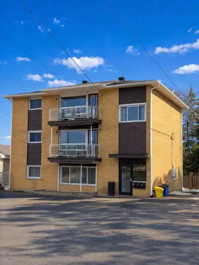 Spacious Renovated 3 Bedroom Apartment | $2,400/Month Bright, spacious, and beautifully renovated 3...