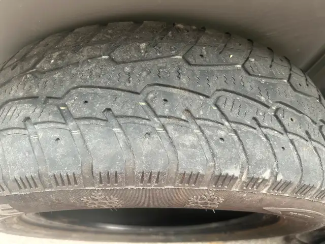 2 used winter tires and rims 195/65/R15 in Tires & Rims in Mississauga / Peel Region - Image 5
