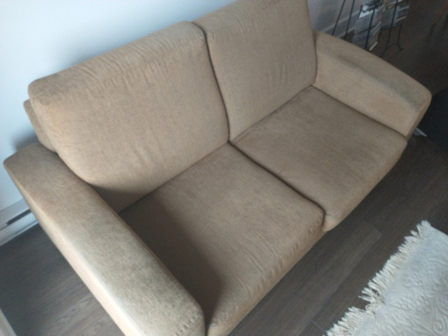 Sofa à vendre, parfait pour le sous-sol, le bureau etc dans Sofas et futons  à Laval/Rive Nord
