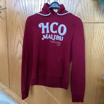 Hoodie – Hollister – HCO Malibu Making Waves Size Youth Large Maroon $15.00 Maples pick up