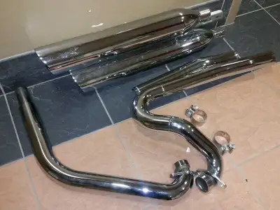 Polaris Victory Kingpin Motorcycle Chrome Exhaust System (new takeoff at 37KM) 2006 / 2007. VIC-100...