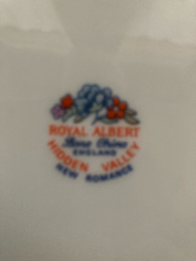Royal Albert Hidden Valley dinner plate in Kitchen & Dining Wares in Hamilton - Image 3