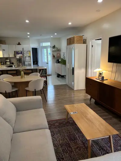 NEWLY RENOVATED 3-BEDROOM APARTMENT FOR RENT WITH PRIVATE PARKING ✨ Newly renovated and move-in read...