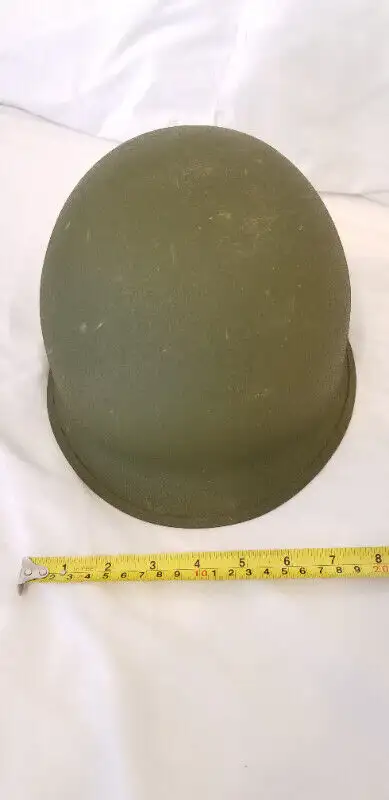 Cdn US army mil M-1 steel helmet outer green w chin strap c1960s in Arts & Collectibles in Ottawa - Image 4