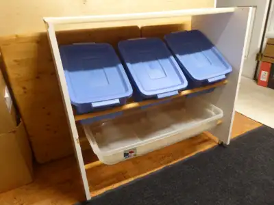 Shelving Unit in excellent condition. Plastic box not include. if you need let me know.