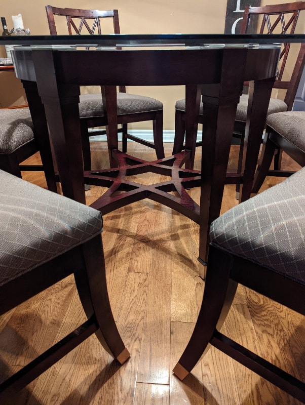 Superb! Wellcrafted Glass Top Dining Table with 6 Chairs Dining