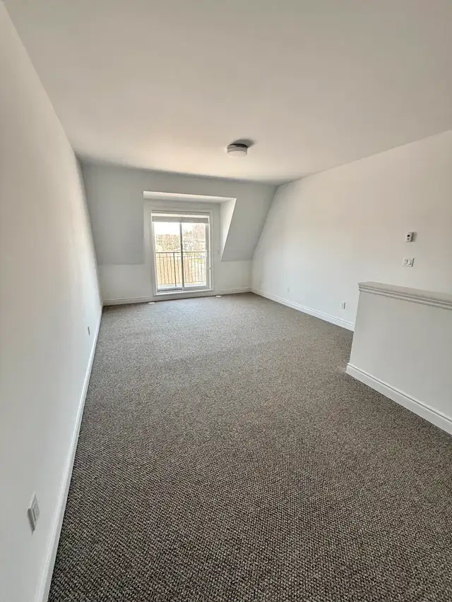 HOME FOR RENT IN STREETSVILLE in Long Term Rentals in Mississauga / Peel Region - Image 7
