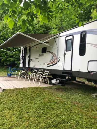 2013 Jayco Eagle. 298 RLDS Quality construction, solid wood cabinetry with metal hardware, quality f...