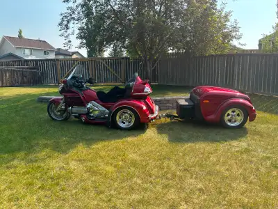 Stored indoors year round. Well maintained, fully equipped premium model, bike cover, trailer hitch...