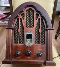 Beehive old fashion Radio. General Electric Table Top model 