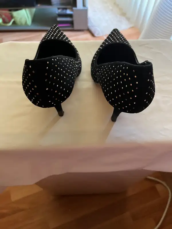 Women shoes in Women's - Shoes in City of Montréal - Image 5