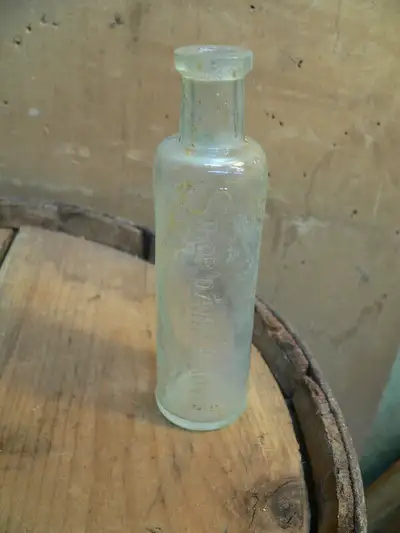 plusieurs bouteille antique de médicament a différent prix photo 1 et 2 bouteille antique de médicam...