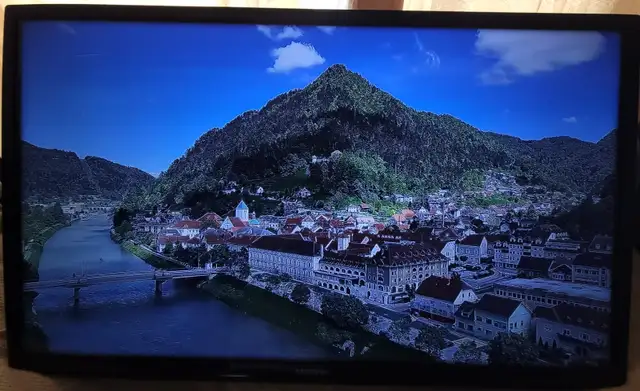 40" Samsung NON Smart Television in TVs in Oshawa / Durham Region - Image 10