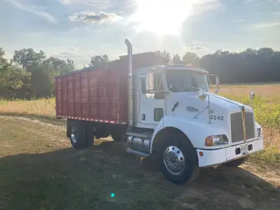 YES ITS FOR SALE, LEAVE A NUMBER IF INTERESTED. 2007 Kenworth T300 16 foot grain box hydraulic dump,...