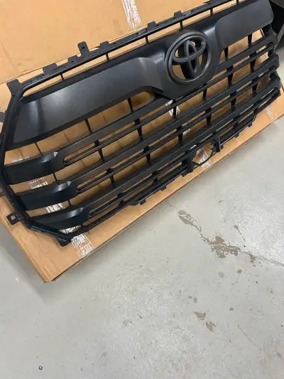 Brand new Toyota Tundra front grill. Fits 2023-2025 Tundra. $150 obo. Call Veli (416) 931-3759
