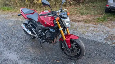 2006 Yamaha FZ1N. This is the naked version of the FZ1. Modified and lots of new parts. If intereste...