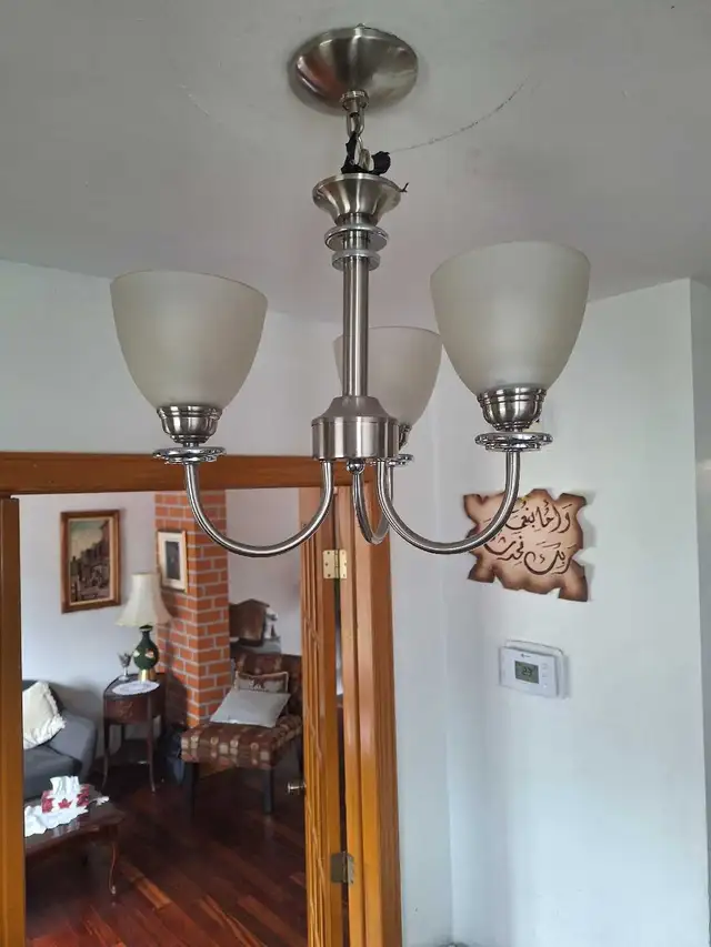 chandelier in Indoor Lighting & Fans in City of Montréal - Image 2