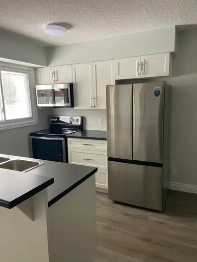 FOR RENT IF THE AD IS UP IT IS STILL AVAILABLE Beautifully updated 3 bedroom, 2 bathroom bathroom in...