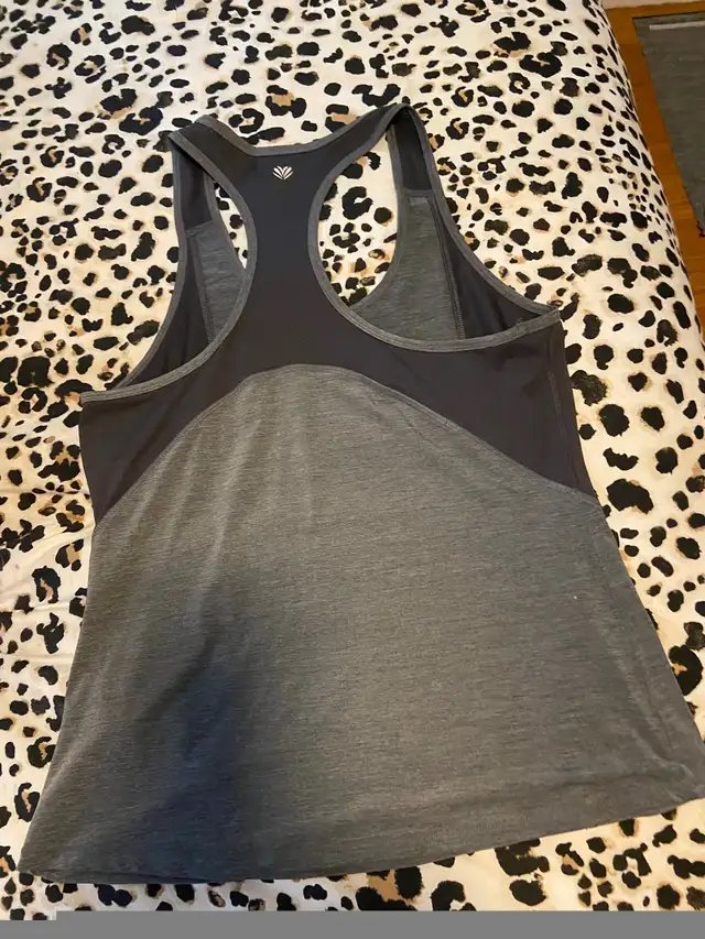 Women’s workout halter top in Women's - Tops & Outerwear in Hamilton - Image 3