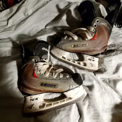 KIDS SIZE 1.5 BAUER VAPOR X:60 SKATES, View more