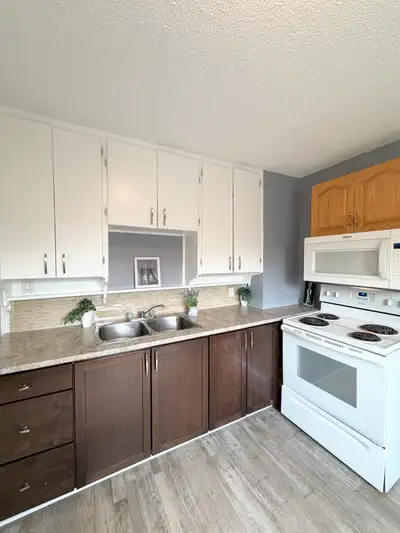 For Rent: 1 Bed 1 Bath Apartment – $1,100 + Hydro This is your chance to rent a centrally located an...