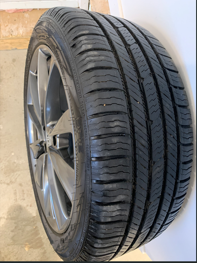 pneu avec mag pou TESLA 3 NOKIAN TYRES ONE235/45R 18 98 V XL avec TPMS usure des pneus 2 a 20 % et 2...