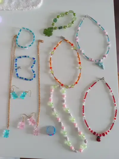 Lot De Bijoux Anciens - Ensemble Multicolore En Métaux Mixtes, Occasion