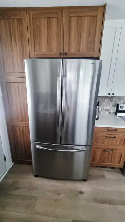 Frigidaire à portes françaises d'environ 36 pouces, View more