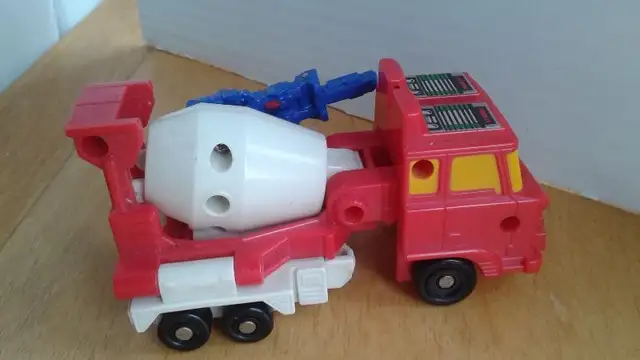 Transformers G1 Decepticons  Quickmix Cement Mixer Action Figure in Toys & Games in City of Toronto - Image 3