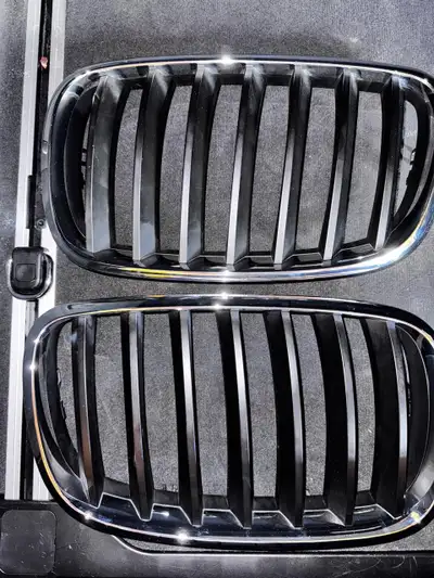 OEM chrome grill for X5 E70, almost brand new! 99$ OBO