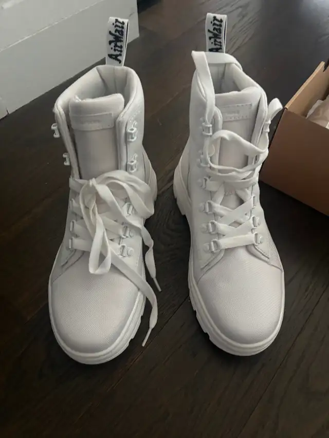 Dr. Martens Combs W Boots — White Canvas Hiker Style - US 8 W Sz in Women's - Shoes in City of Toronto - Image 3