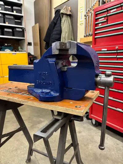 Record 6 inch bench vice. Cleaned, lubricated, and painted.