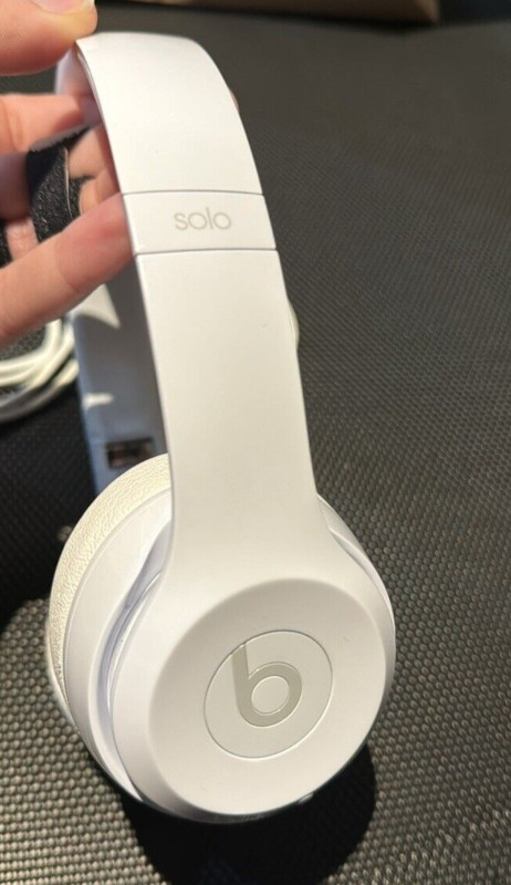 Originaux Beats Solo 3 Bluetooth +Case dans Écouteurs  à Laval/Rive Nord - Image 2