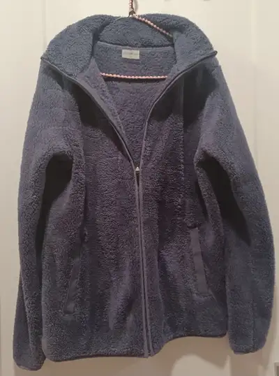 Manteau Shambhala femme Grandeur Large. Comme neuf! Maison non-fumeur ! Aucune livraison ! Prix négo...