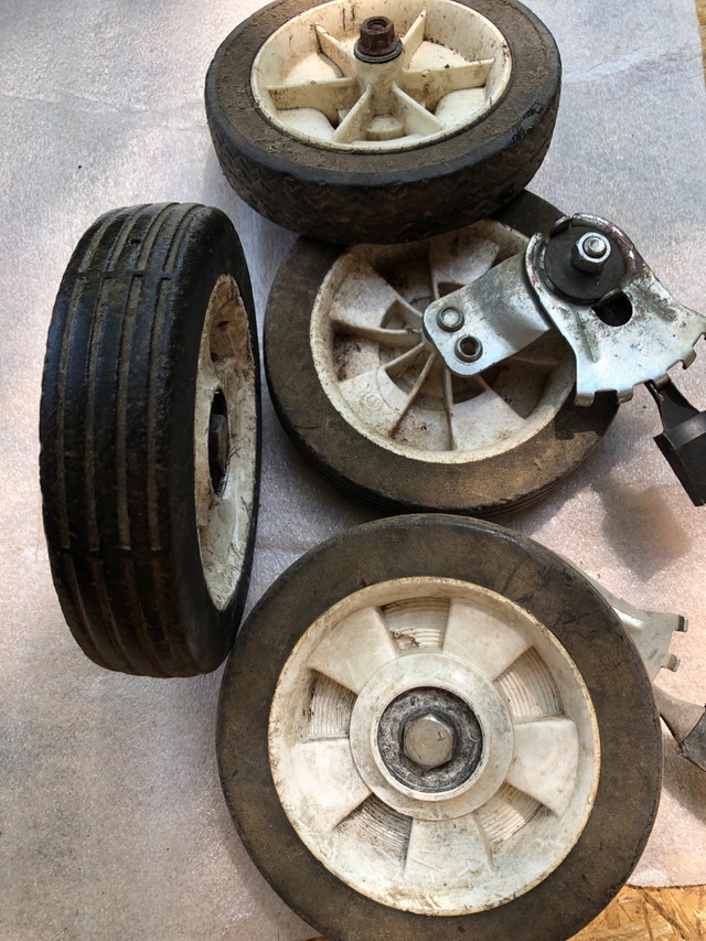 Lawnmower wheels dans Tondeuses et souffleuses  à Longueuil/Rive Sud - Image 2