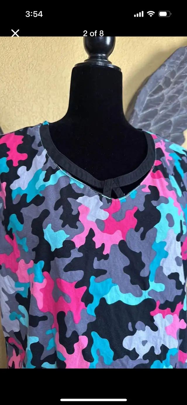 Dickies Camo Scrub Shirt in Women's - Tops & Outerwear in Edmonton - Image 3
