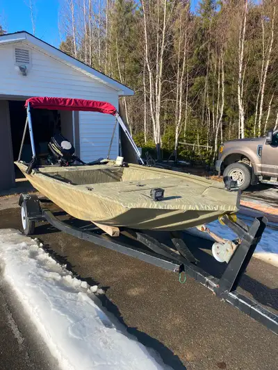 Boat -2019 14-48 tracker Motor 2 stroke 25hp 2015 GPS hummingbird fish finder Bimi top Rugged traile...