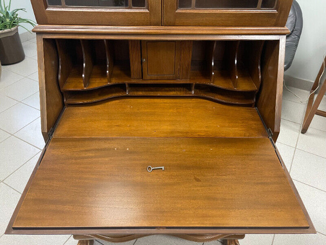 Antique Mahogany Governor Winthrop Secretary Desk (c. 1930) in Hutches & Display Cabinets in Mississauga / Peel Region - Image 4