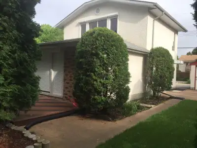 Home Located Across from elementary and daycare Fort Richmond