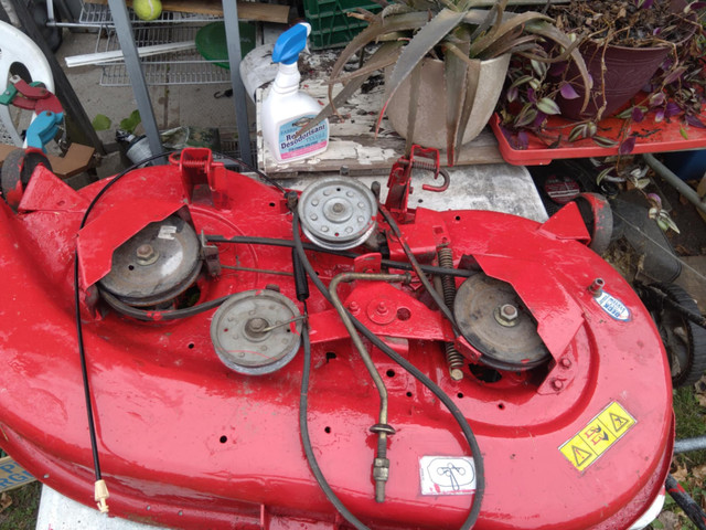 Lawn Mower Deck in Lawnmowers & Leaf Blowers in Trenton - Image 2